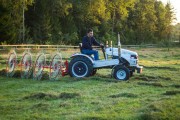 Трактор СКАУТ Т-220В — новый друг фермеров